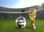 TheShy在热火比赛中战术调整，险胜引发热议！观众掌声雷动